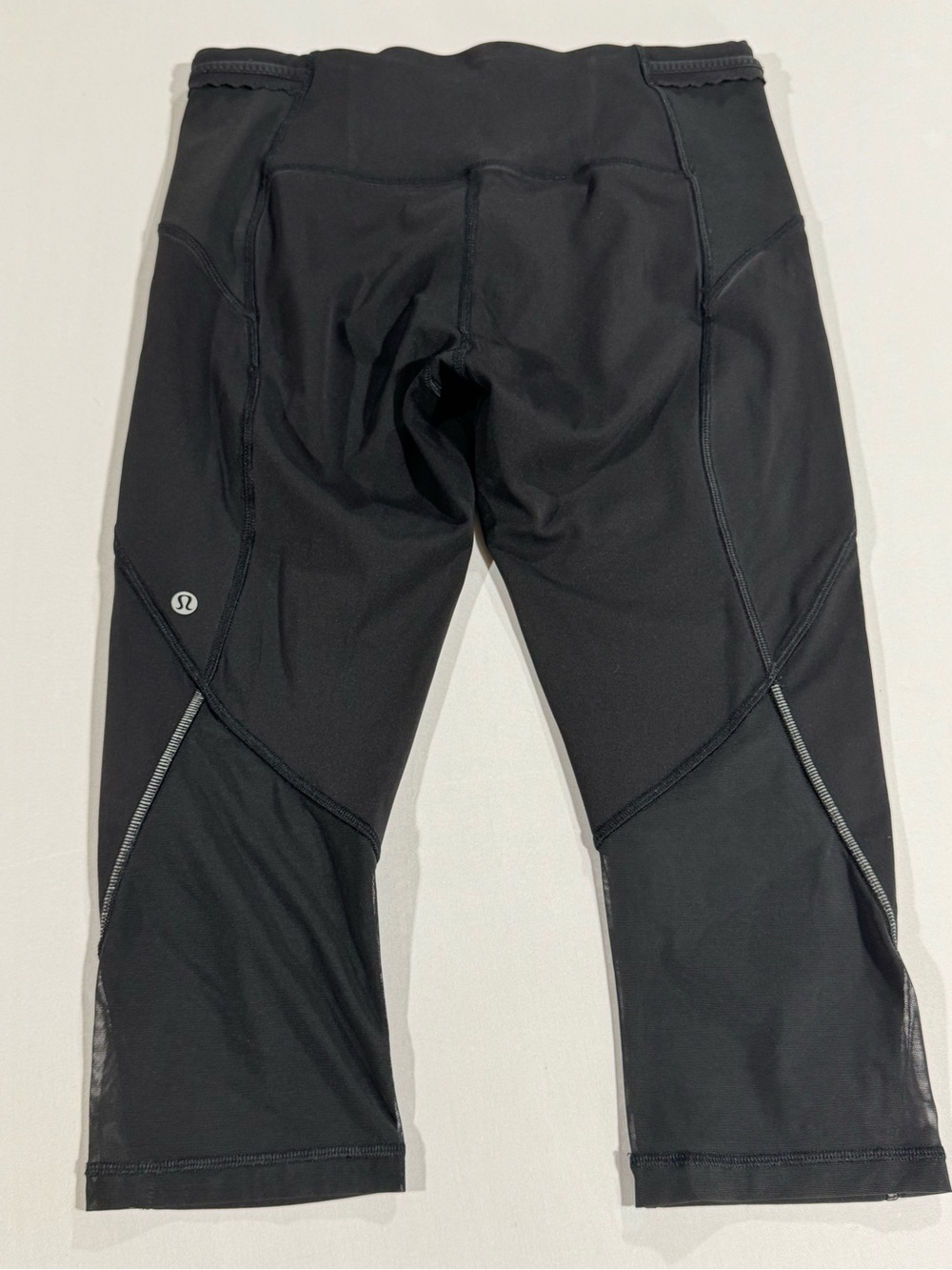 LULULEMON Free Runner‎ Crop Women’s Size 8